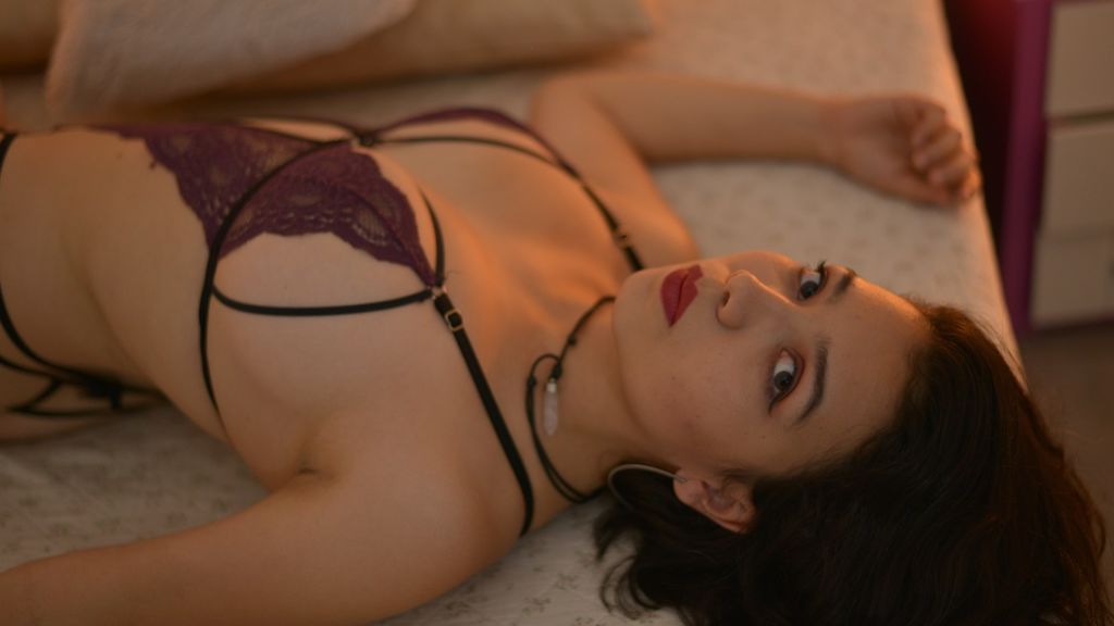  online at GirlsOfJasmin